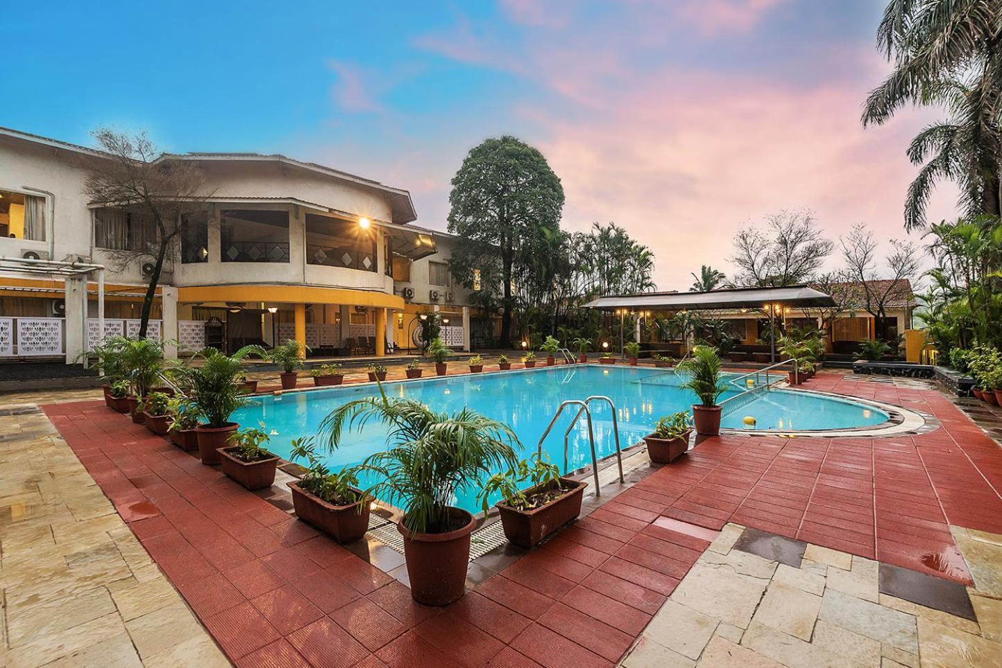 Manas Lifestyle Resort, Игатпури Екстериор снимка